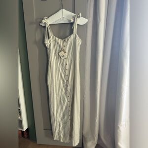 Faherty tie/button dress. Grey/white stripe. New with tags